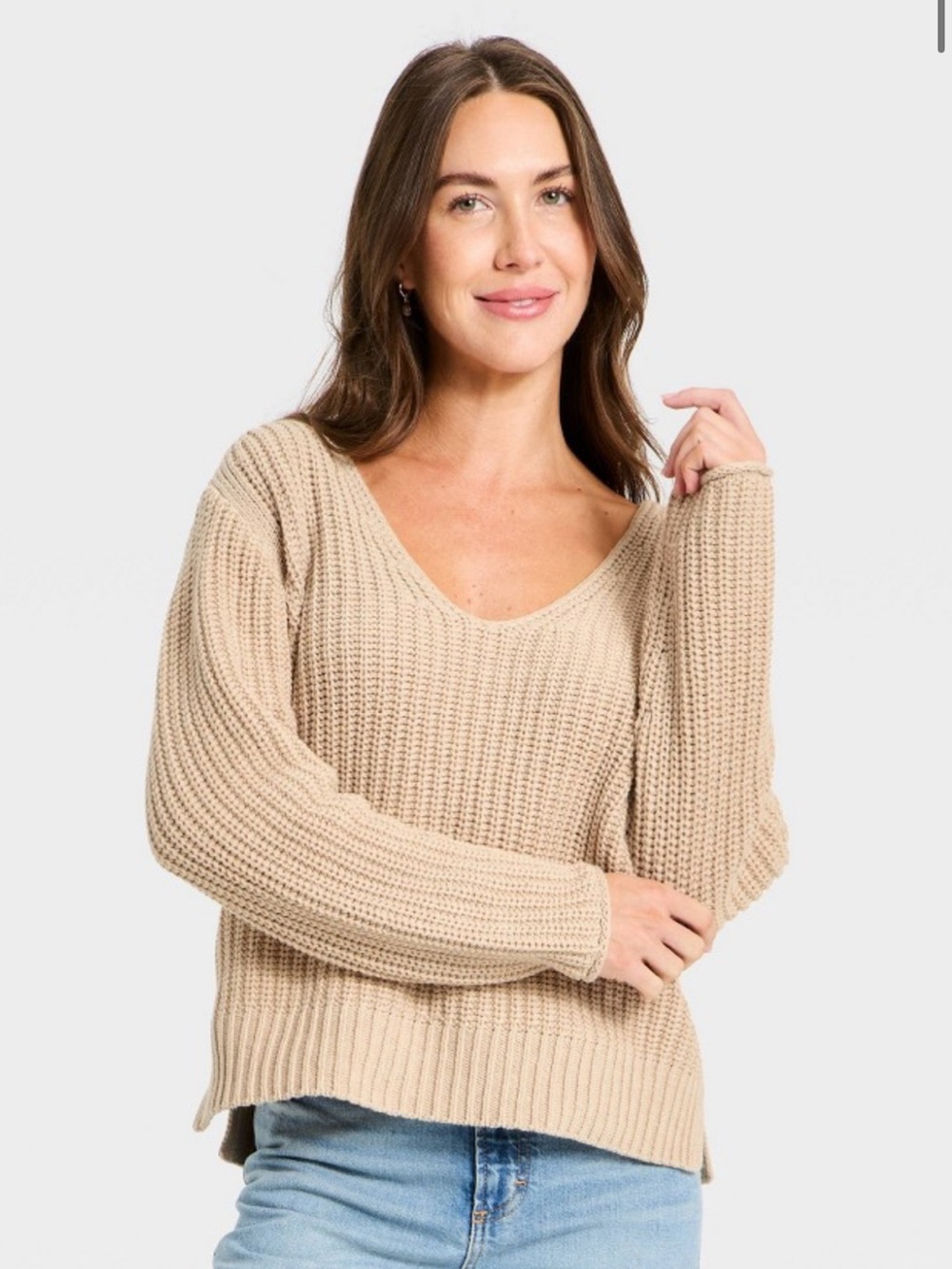 Universal Thread Women's wide  V-Neck Knit Sweater - Tan